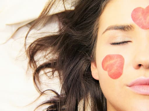 7-daily-habits-for-healthy-and-glowing-skin-in-2025